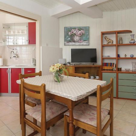 2 Bedroom Stunning Apartment In Kastel Kambelovac Kaštela Eksteriør bilde