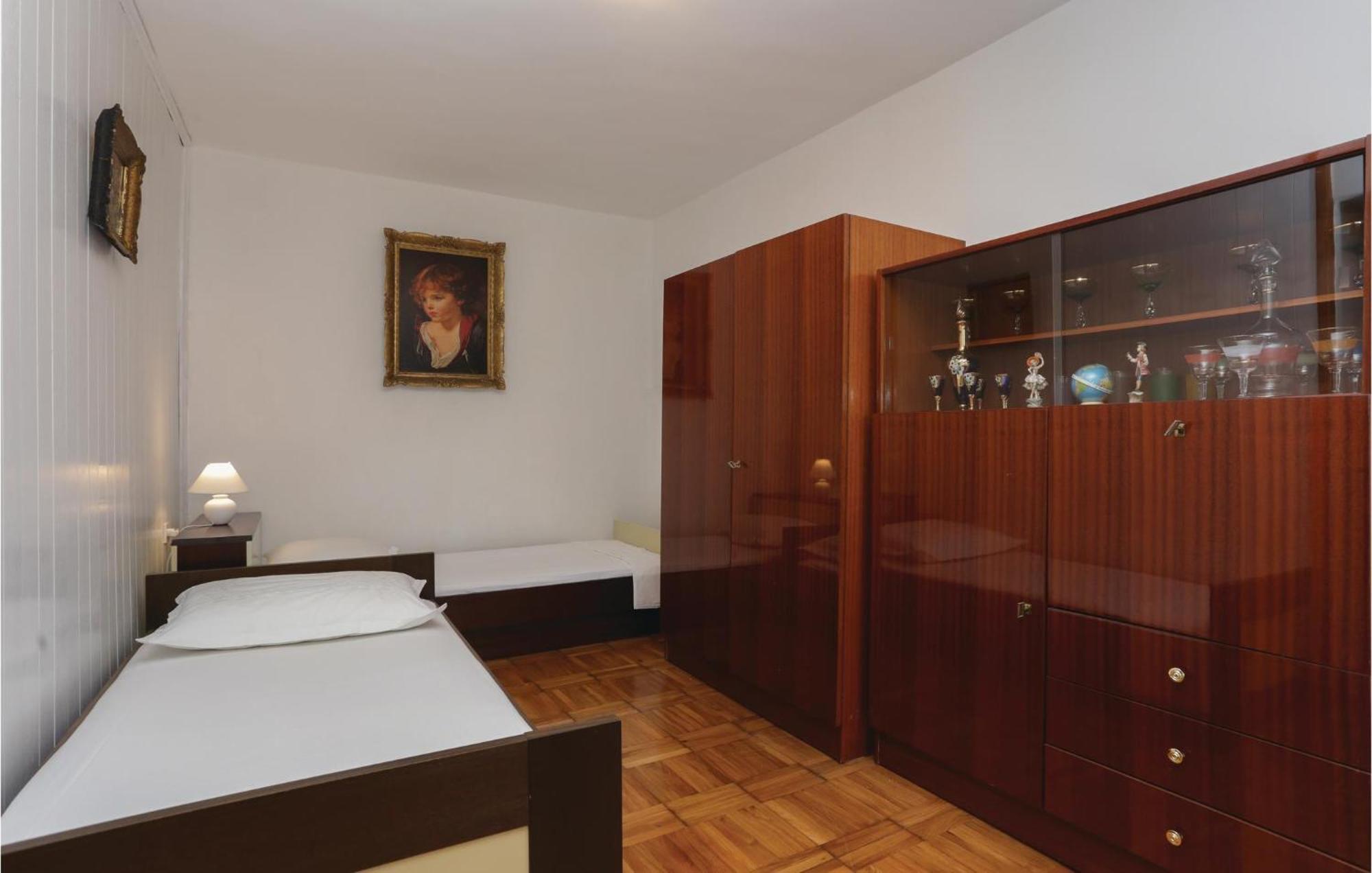 2 Bedroom Stunning Apartment In Kastel Kambelovac Kaštela Eksteriør bilde