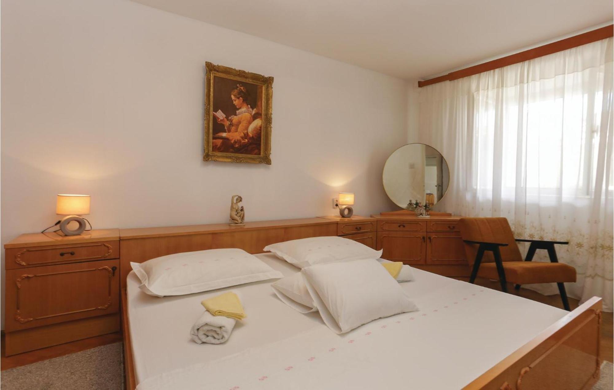 2 Bedroom Stunning Apartment In Kastel Kambelovac Kaštela Eksteriør bilde
