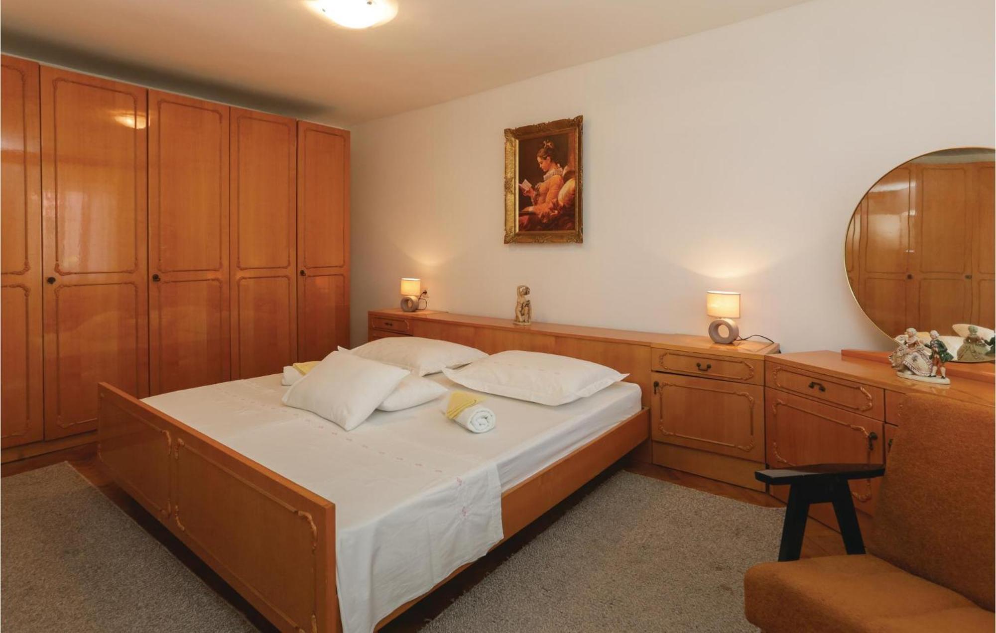 2 Bedroom Stunning Apartment In Kastel Kambelovac Kaštela Eksteriør bilde