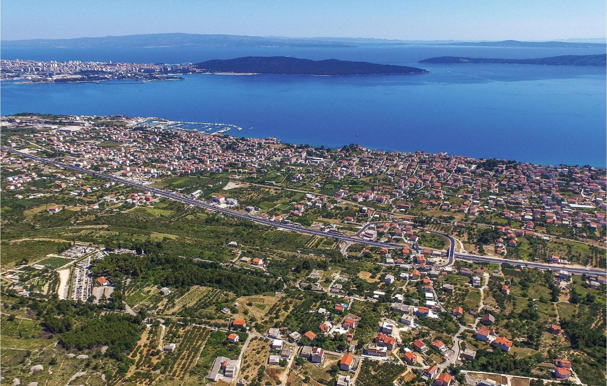 2 Bedroom Stunning Apartment In Kastel Kambelovac Kaštela Eksteriør bilde