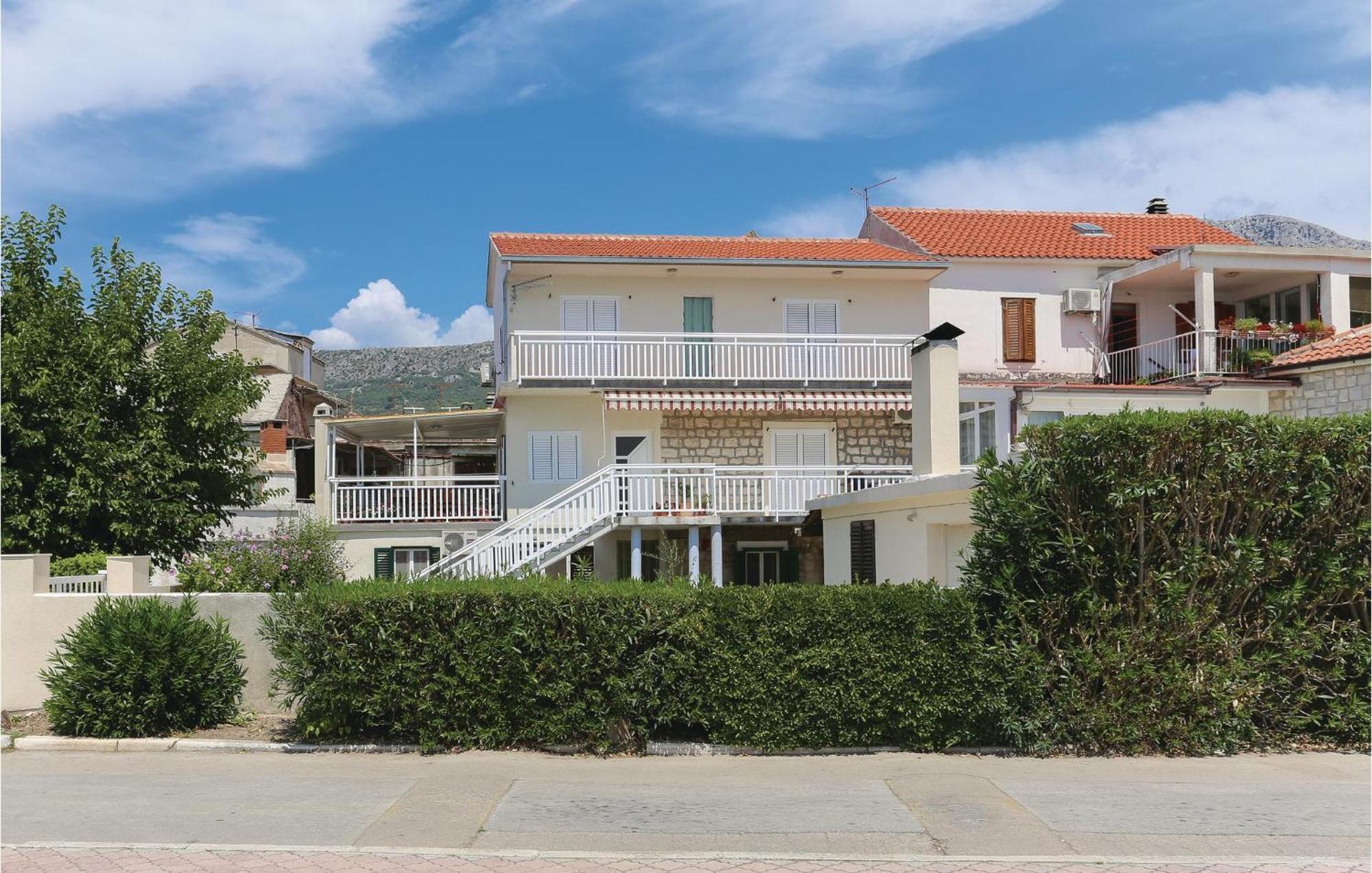 2 Bedroom Stunning Apartment In Kastel Kambelovac Kaštela Eksteriør bilde